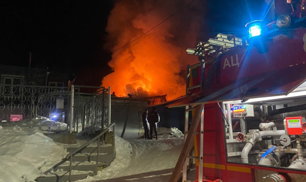 Сегодня ночью в Златоусте полыхал дом