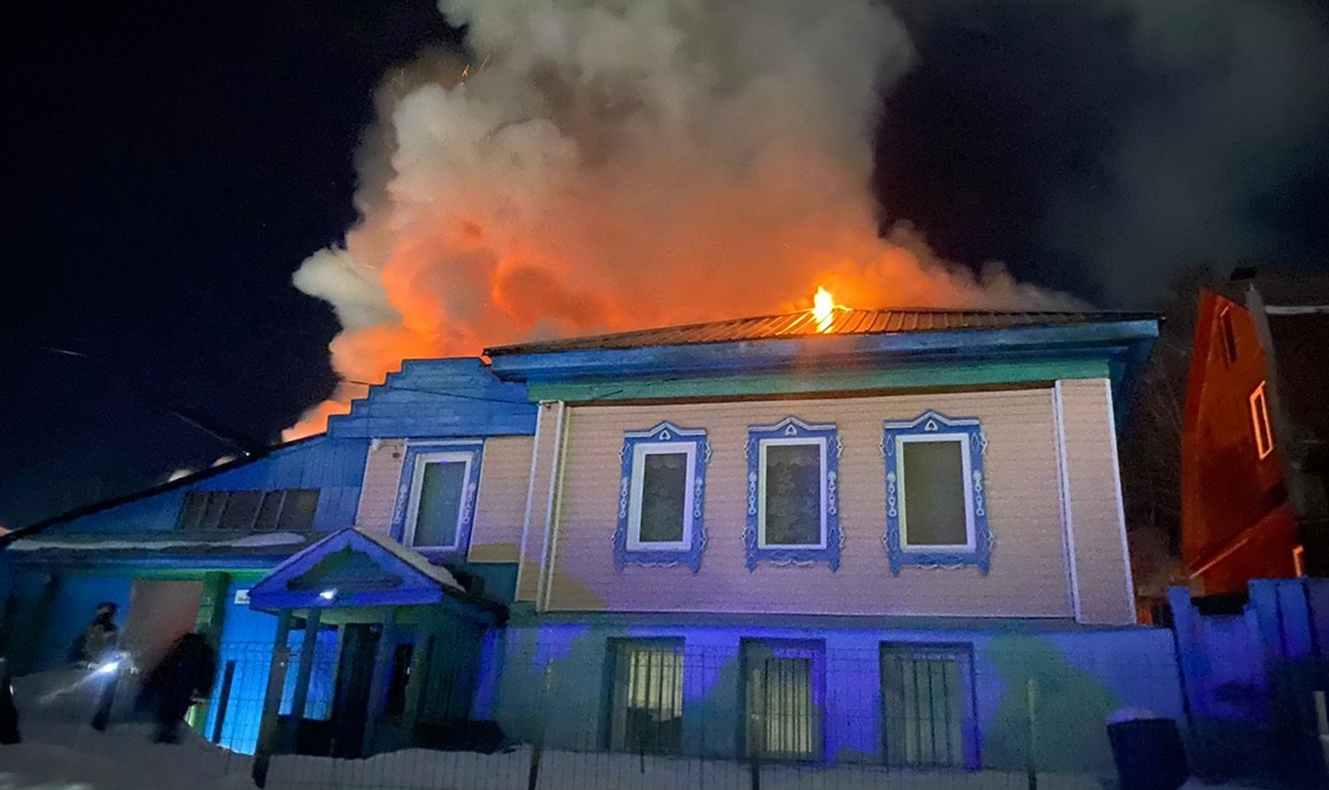 Сегодня ночью в Златоусте полыхал дом