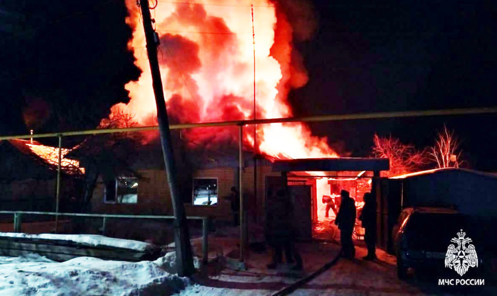 Нашли мертвую женщину! В МЧС рассказали о пожаре в частном доме села Тюбук