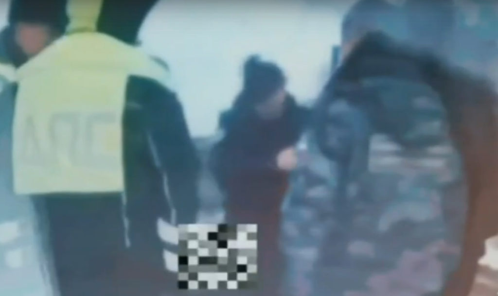 Водителя остановили за долг в 100 тысяч рублей