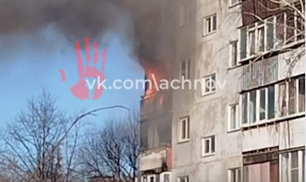 Из огненного плена на улице Ереванской в Челябинске спасли 65-летнего инвалида