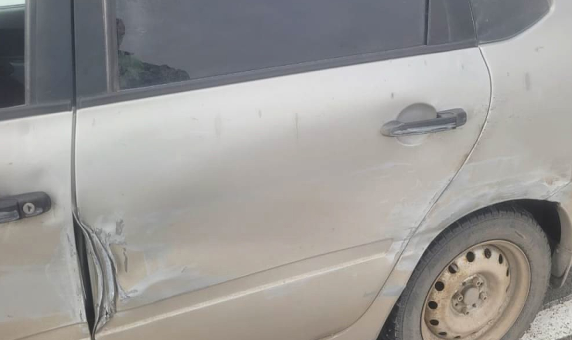 Сильно жался! Две машины столкнулись в Челябинской области