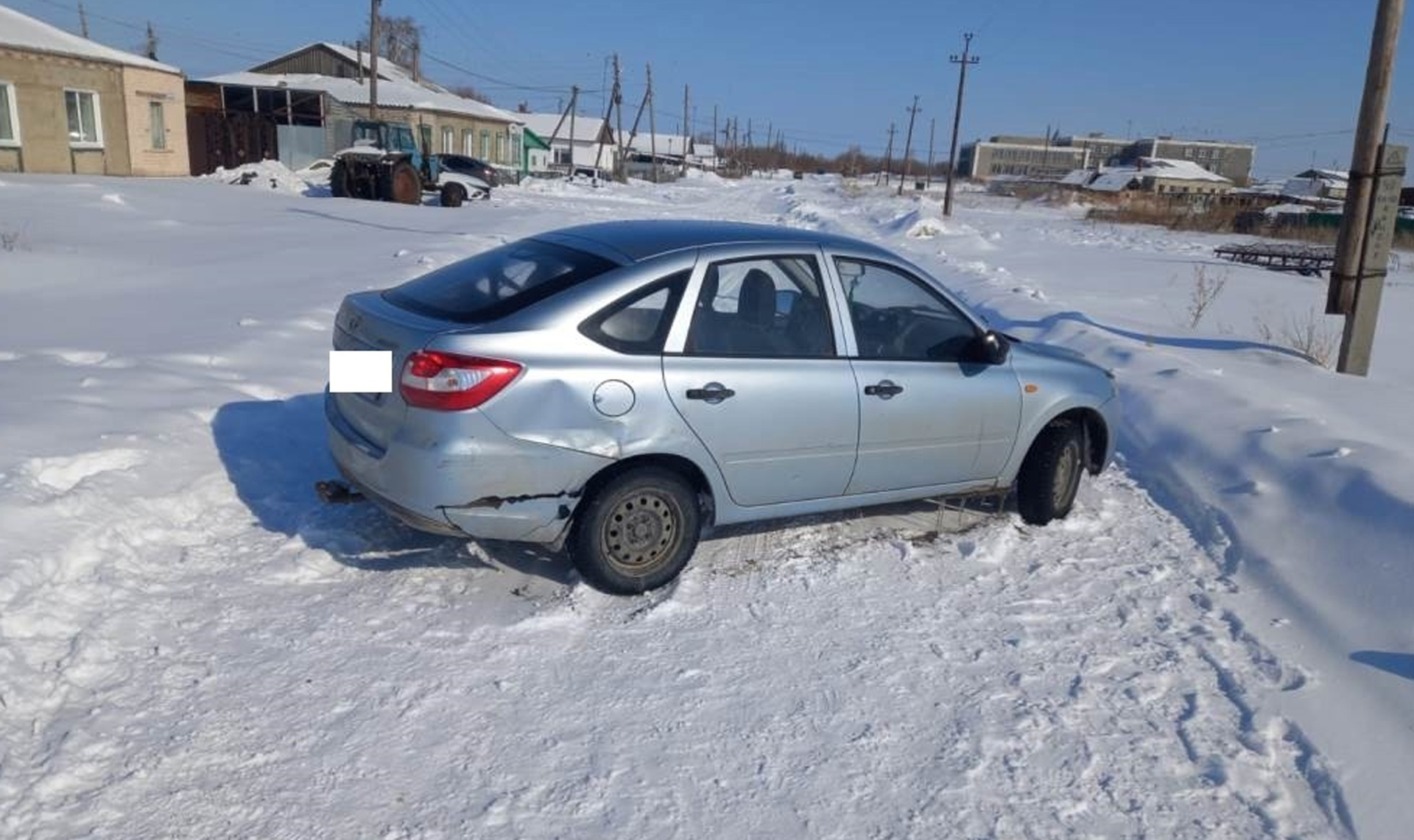 В поселке Кацбахском столкнулись «Лада Гранта» и «Митсубиси Лансер»