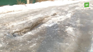 Жители Дубровки лишились въезда в деревню из-за прорыва трубы