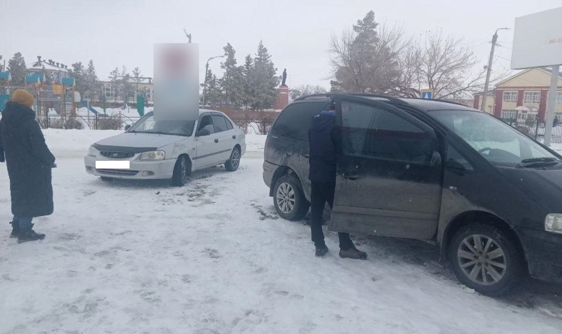 В поселке Кацбахском столкнулись «Лада Гранта» и «Митсубиси Лансер»