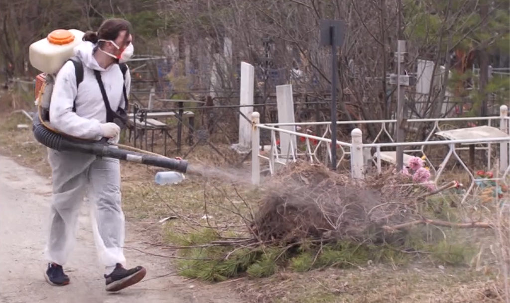 В Челябинске полным ходом идет обработка общественных мест от клещей