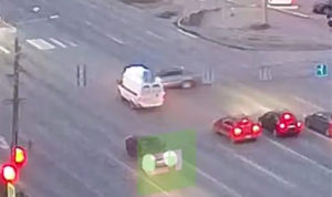 Автомобилист врезался в скорую с включенными мигалками