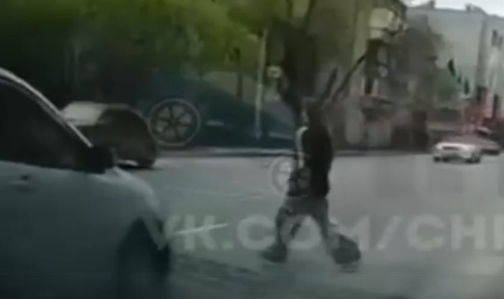 Подросток попал под машину в Челябинске