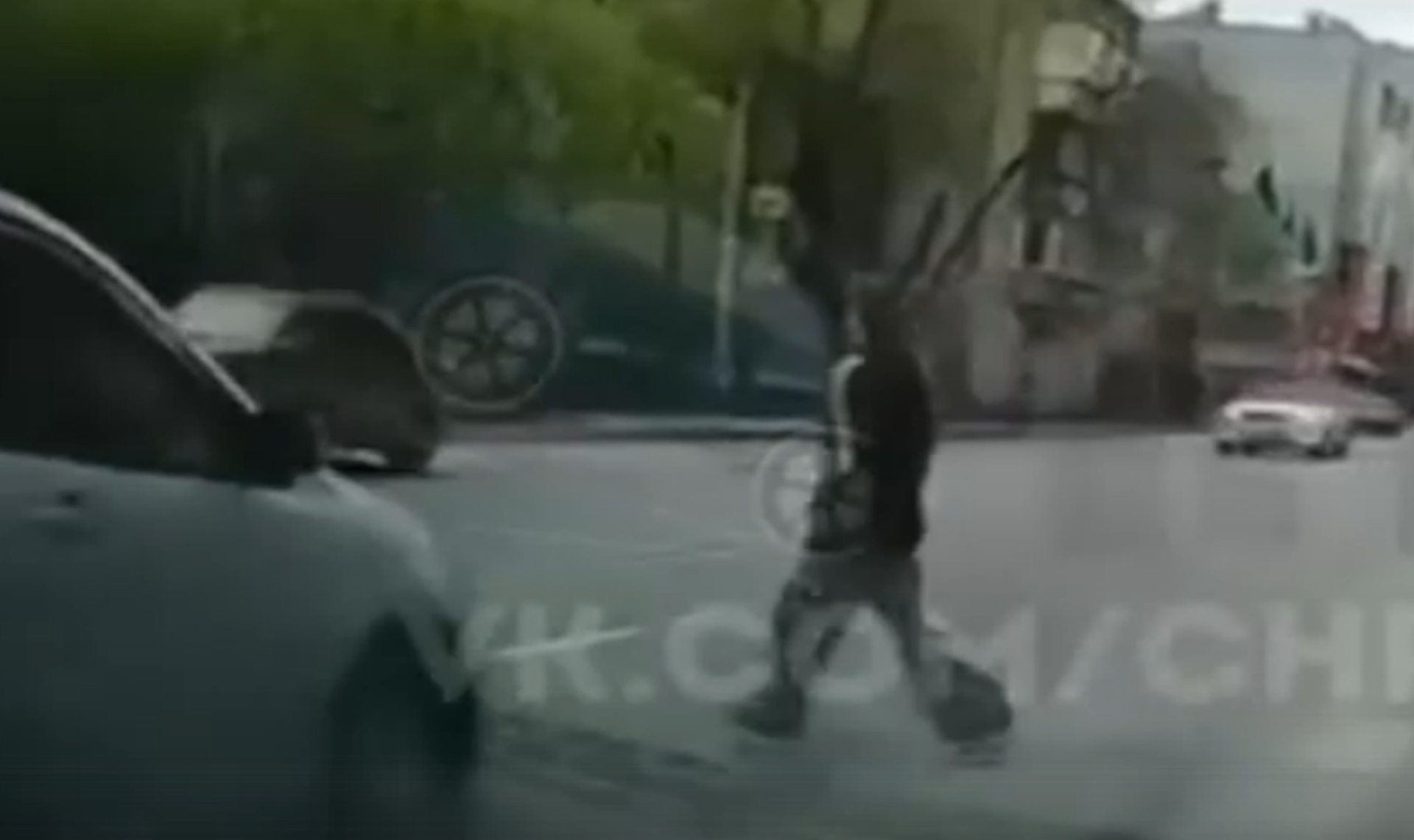 Подросток попал под машину в Челябинске