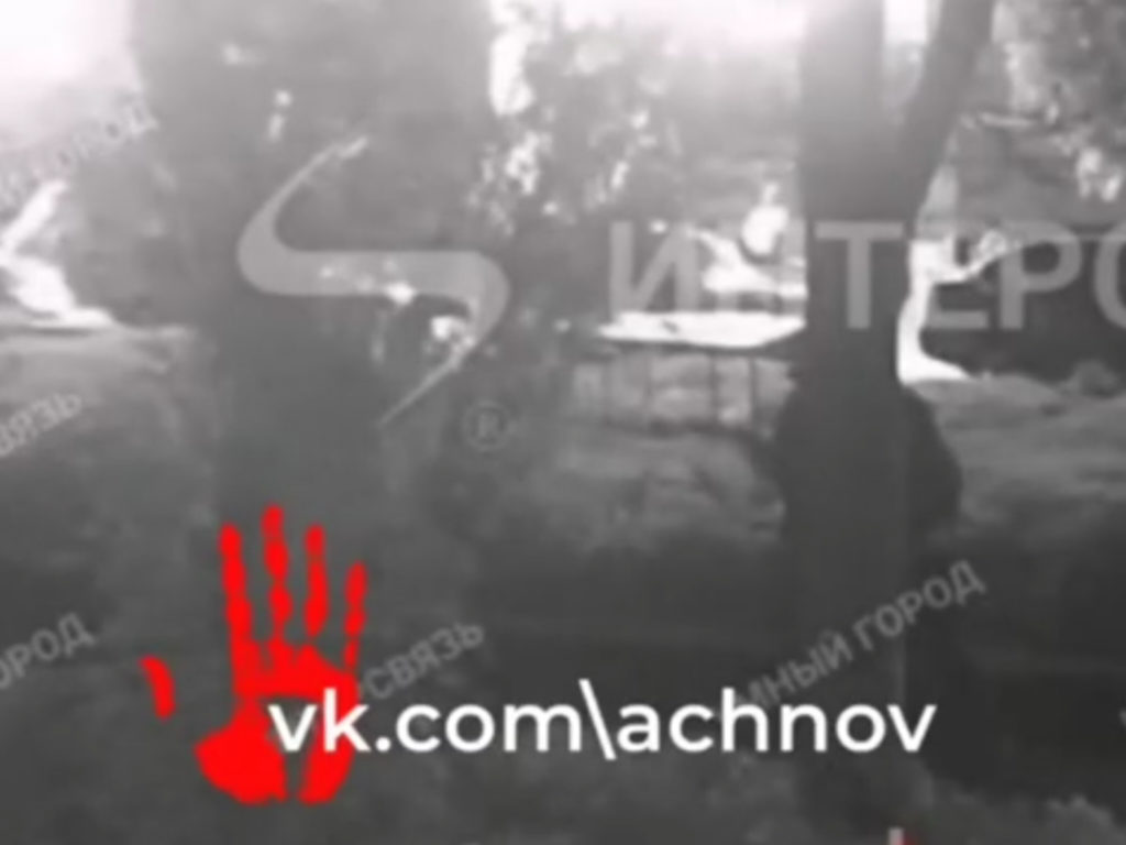 "Наверно всю обойму разрядил". Пьяные товарищи устроили стрельбу во дворе многоэтажке