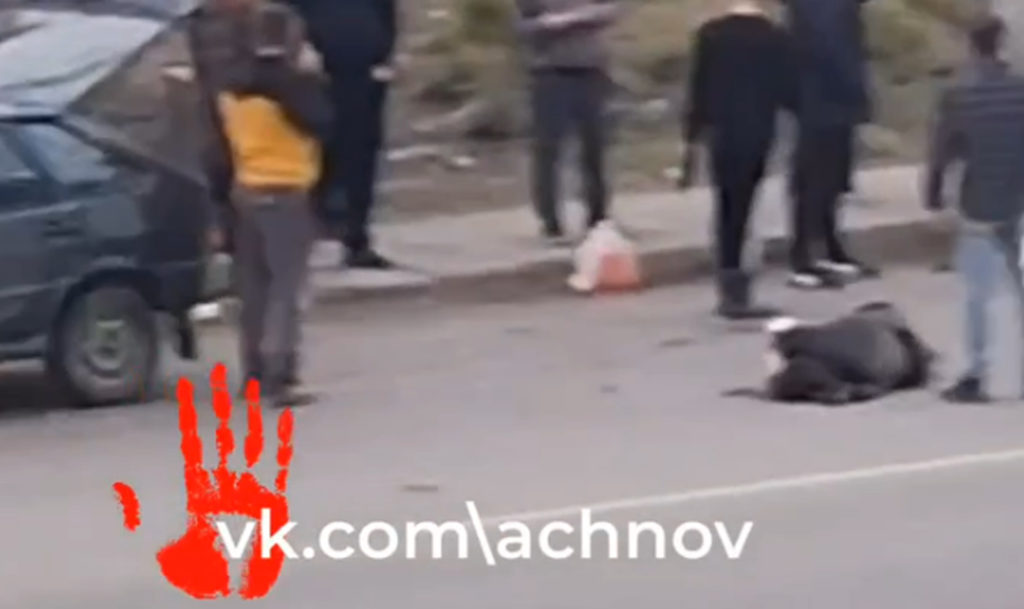 "Стоит разбитая тачка, скорая, сбежалась куча народу"