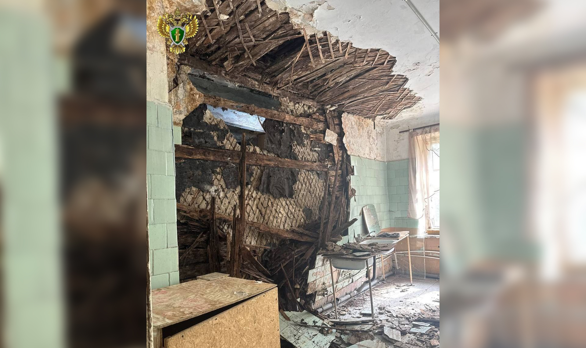 В Ленинском районе обрушилась стена в общежитии