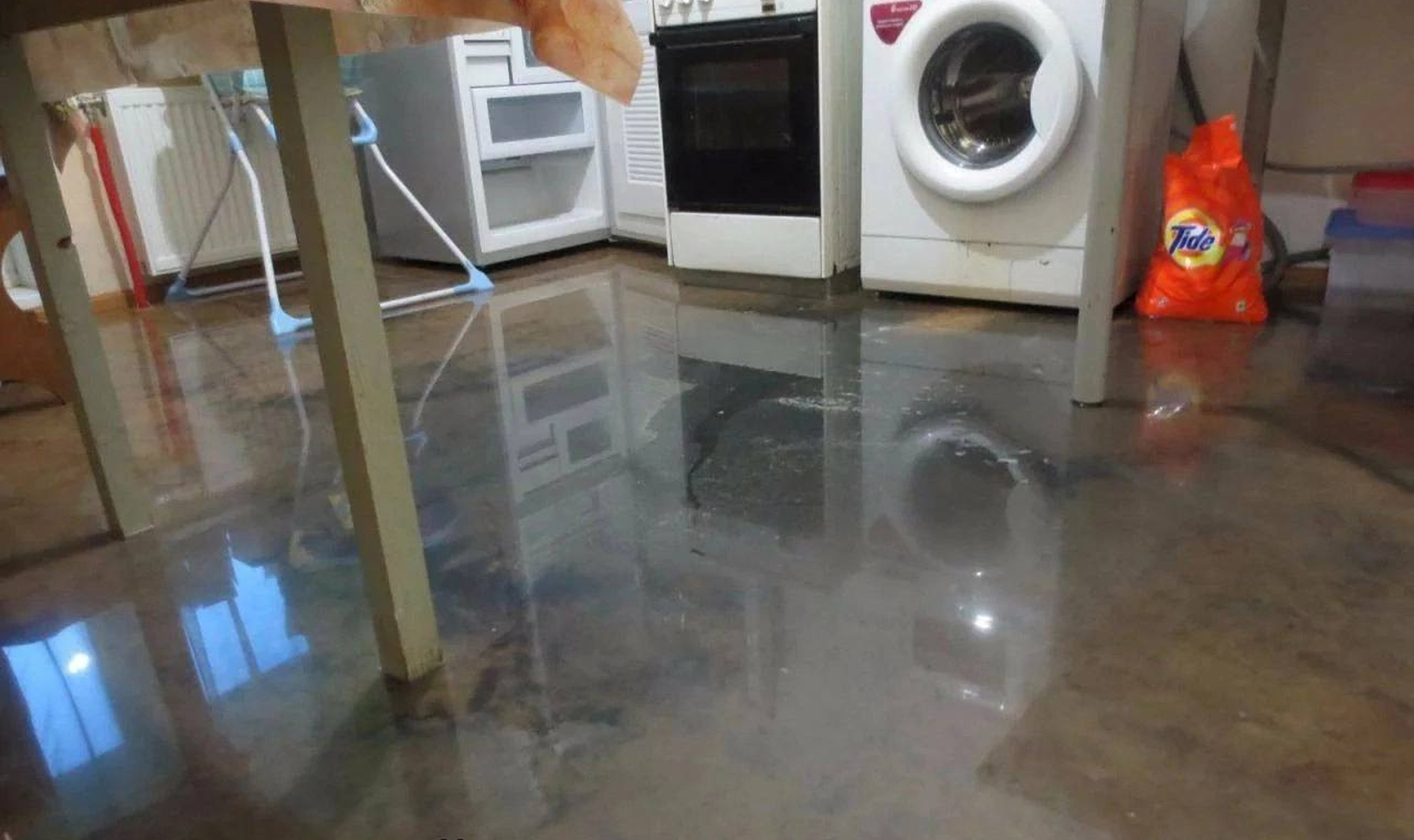 Жители на протяжении года безуспешно борются с подтоплениями