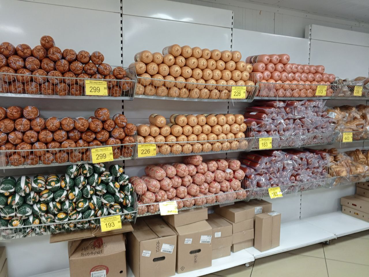 Россельхоз изъял из магазинов сети «Светофор» сотни килограммов мяса и молочки