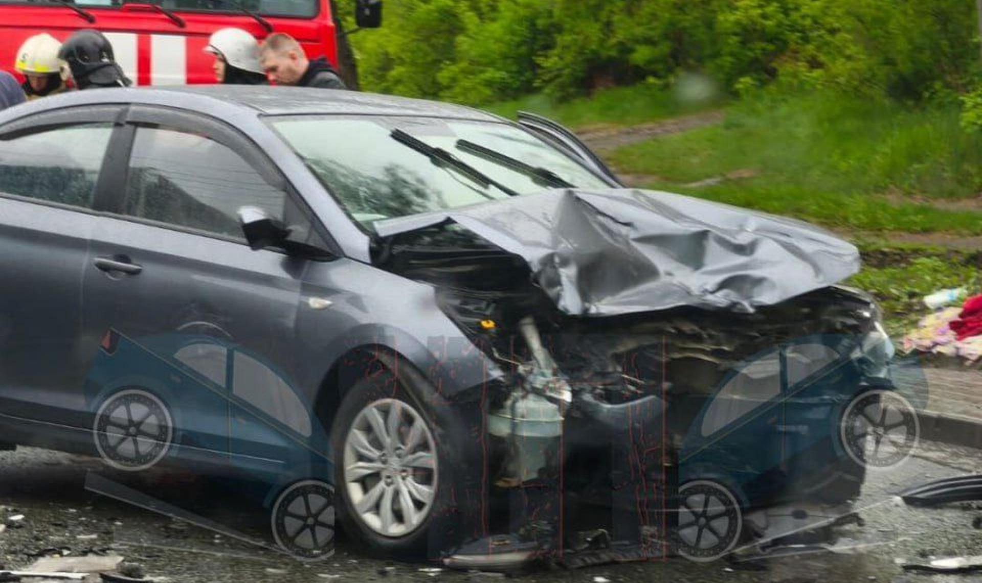 В ДТП на Бродокалмакском тракте пострадали три человека