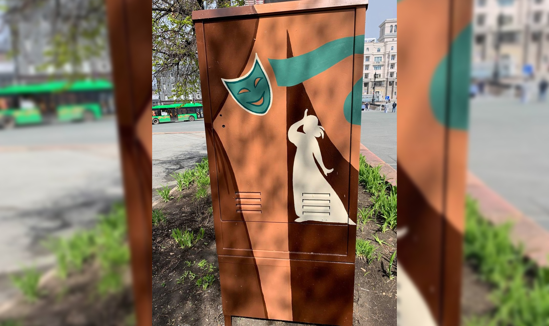 На площади Революции трансформаторные ящики превратили в арт-объекты