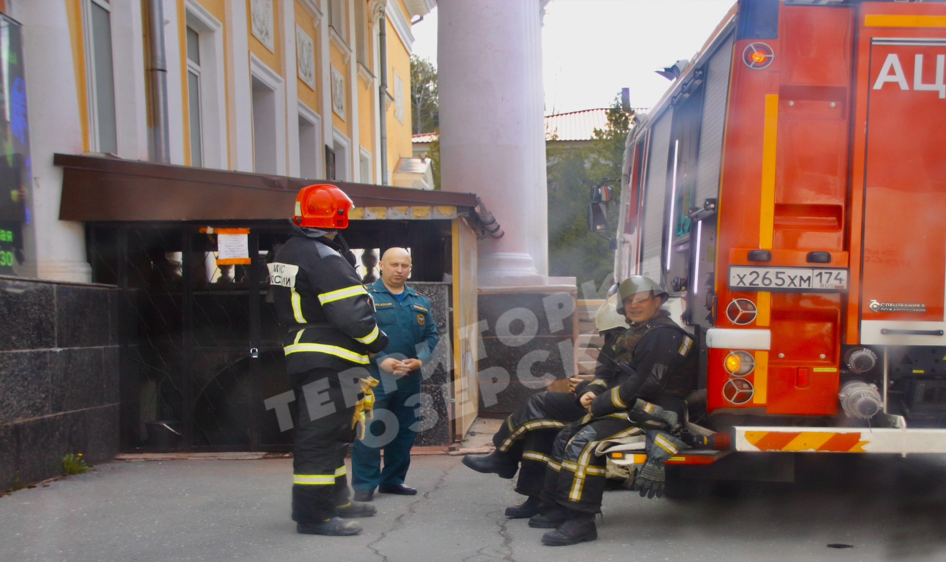 Тревожные сообщения стали поводом проверки экстренными службами здания озерской администрации