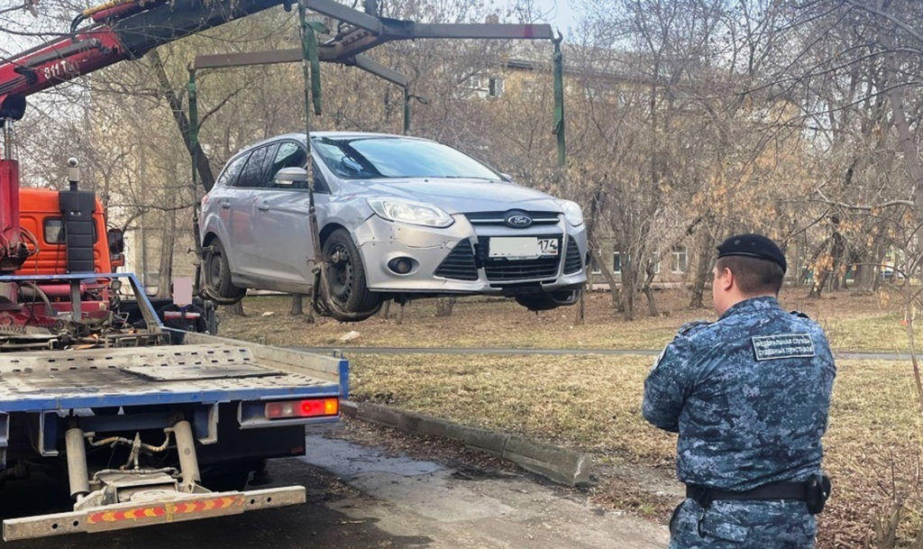 Новая жена должника по алиментам устроила скандал приставам!