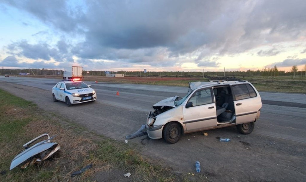 За рулем был несовершеннолетний! Парень на иномарке устроил аварию