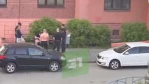 Конфликт возле подъезда