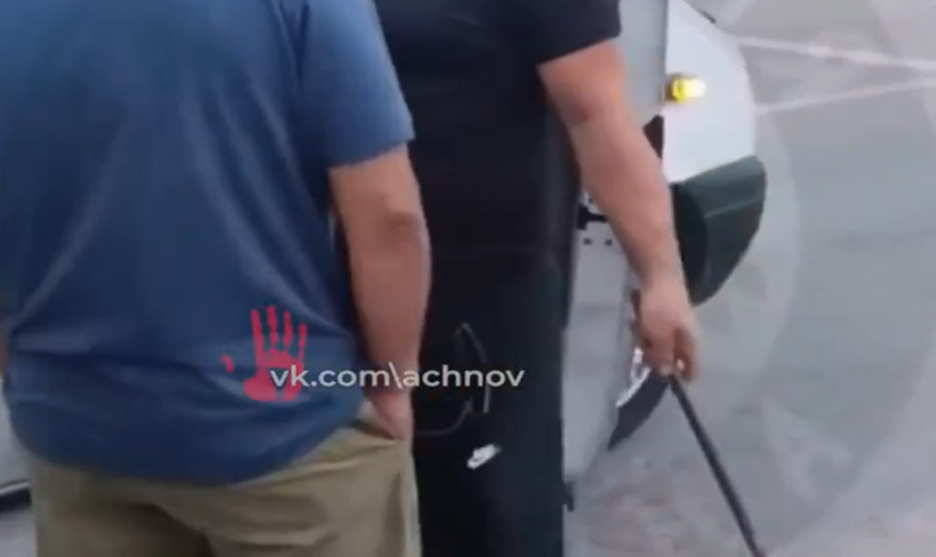 Водитель 128 маршрутки вышел с монтировкой на пассажиров, которые хотели оплатить поездку картой