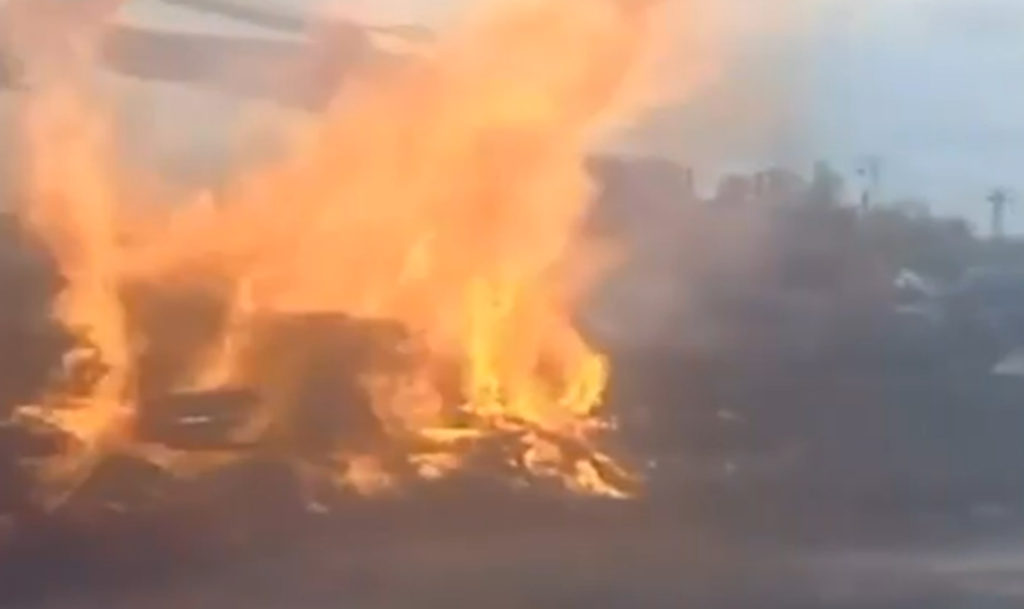 В Кыштыме загорелось предприятие