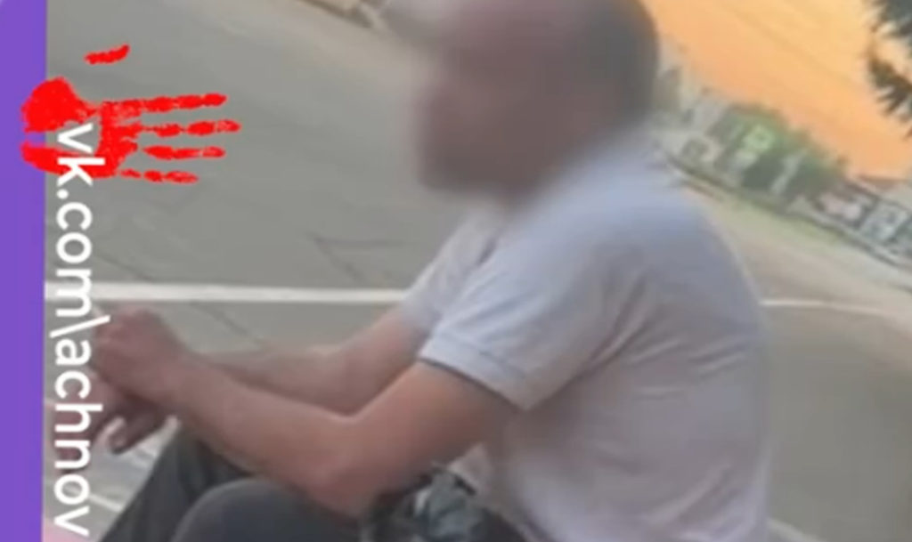 “Начал хватать меня за лицо, звал в гости посмотреть квартиру”