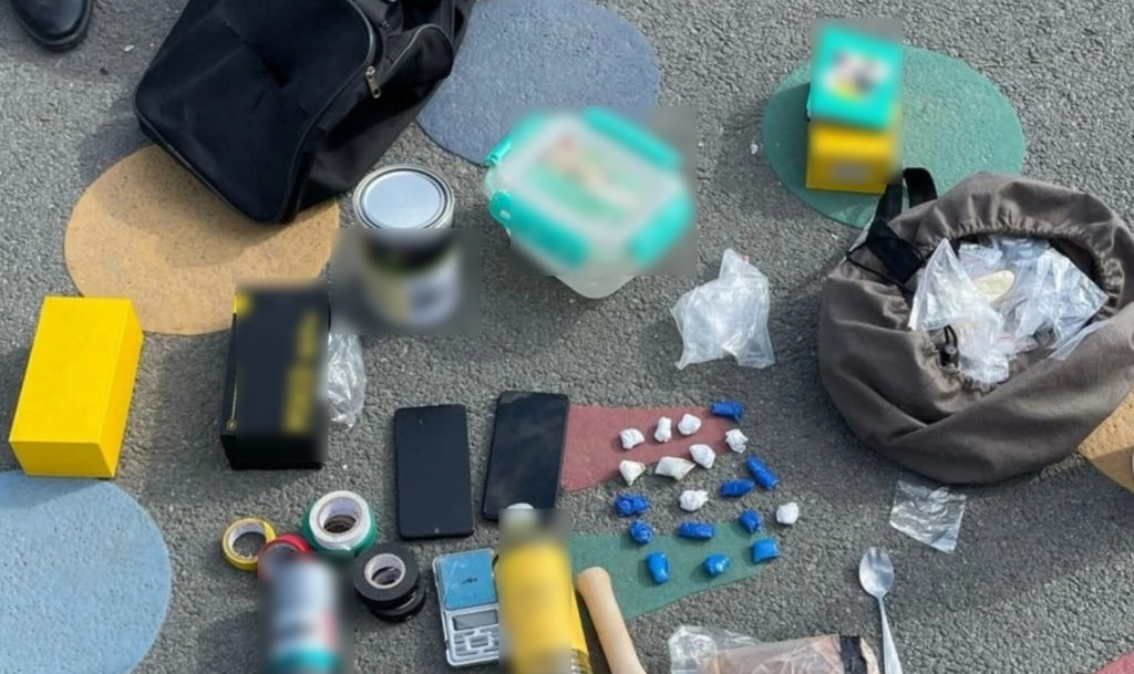 В Челябинске полицейские задержали местного жителя, который подозревается в продаже наркотиков