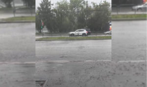 Сильный ливень обрушился на центр Челябинска