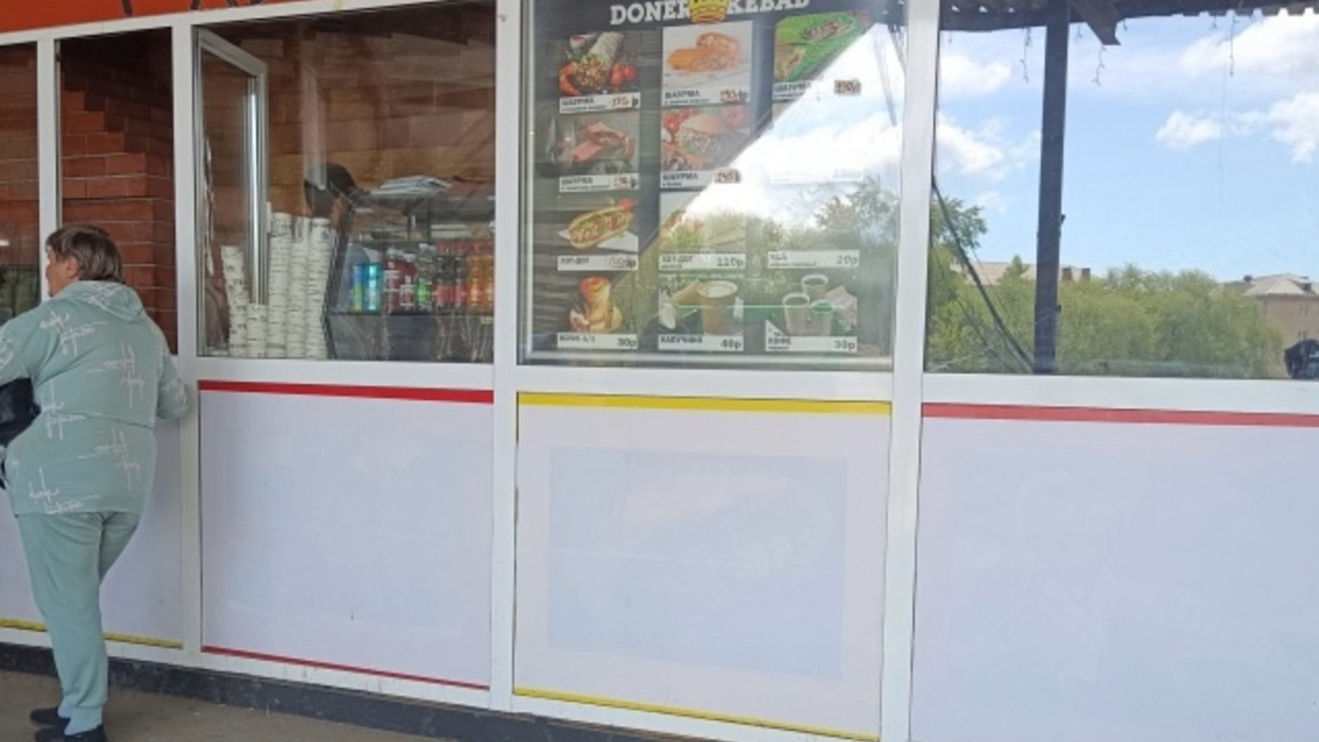 Директора кафе горячего питания на автовокзале Копейске поймали на взятке сотруднику Роспотребнадзора