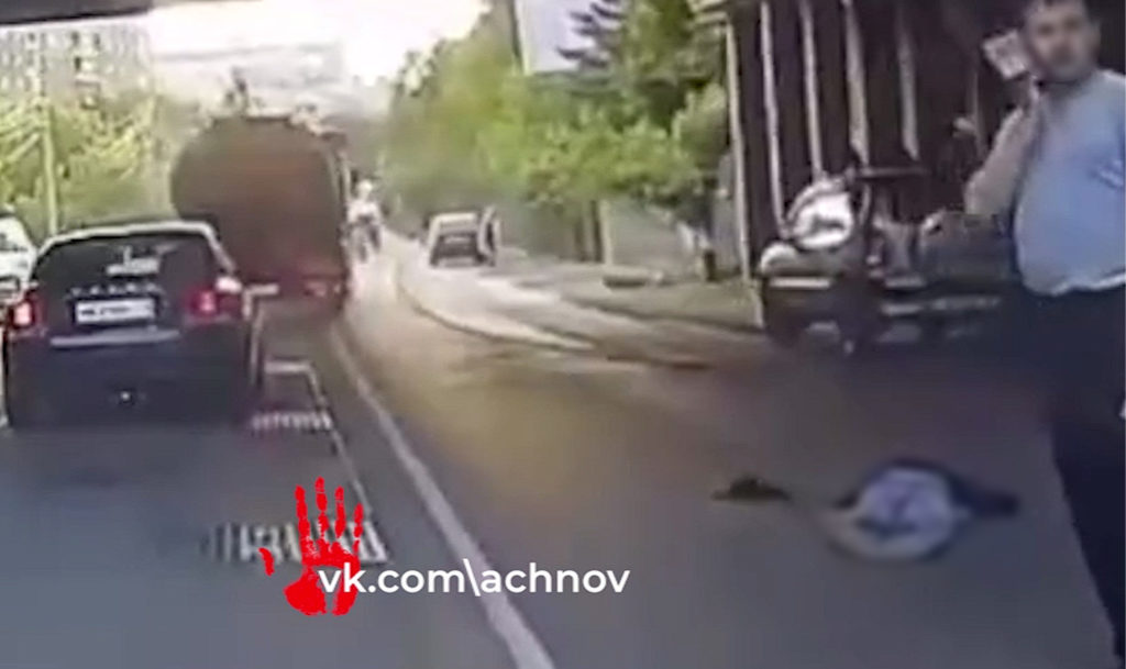 В Миассе рухнул с моста молодой мужчина