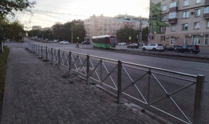 В Челябинске установят километр оцинкованных ограждений на проспекте Победы