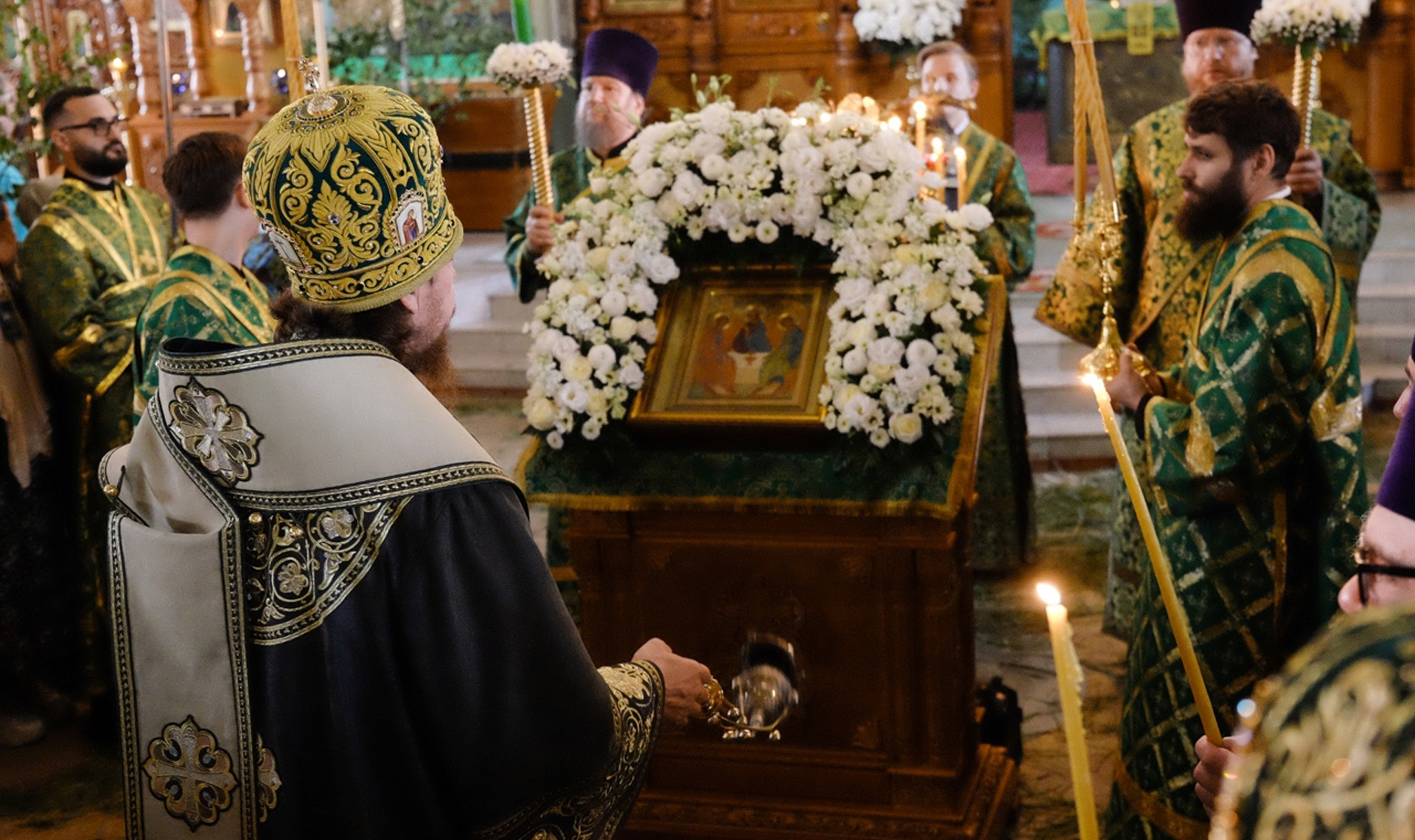 В День Троицы южноуральские храмы и церкви посетили больше 13 тысяч верующих