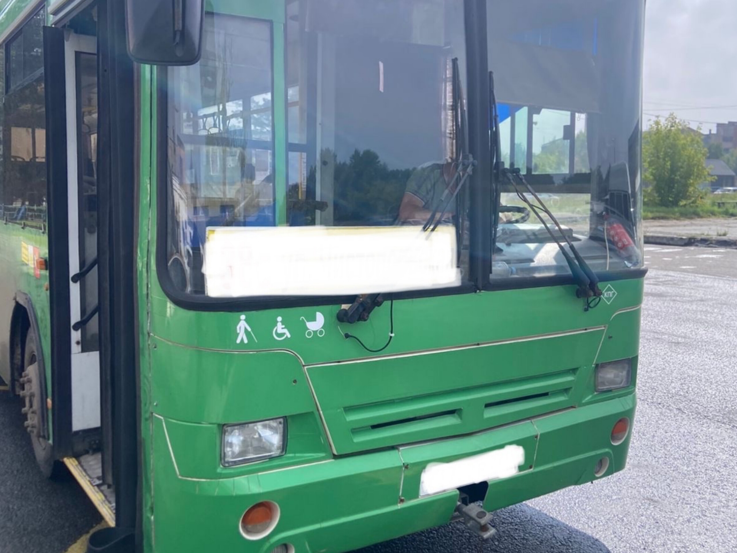 В Челябинске остановили автобус с подложными номерами