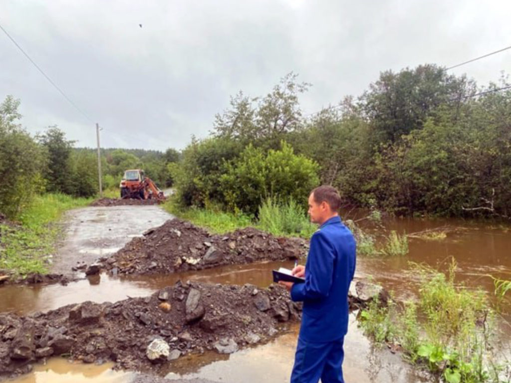 В Магнитке река Куса вышла из берегов и затопила дома местных 