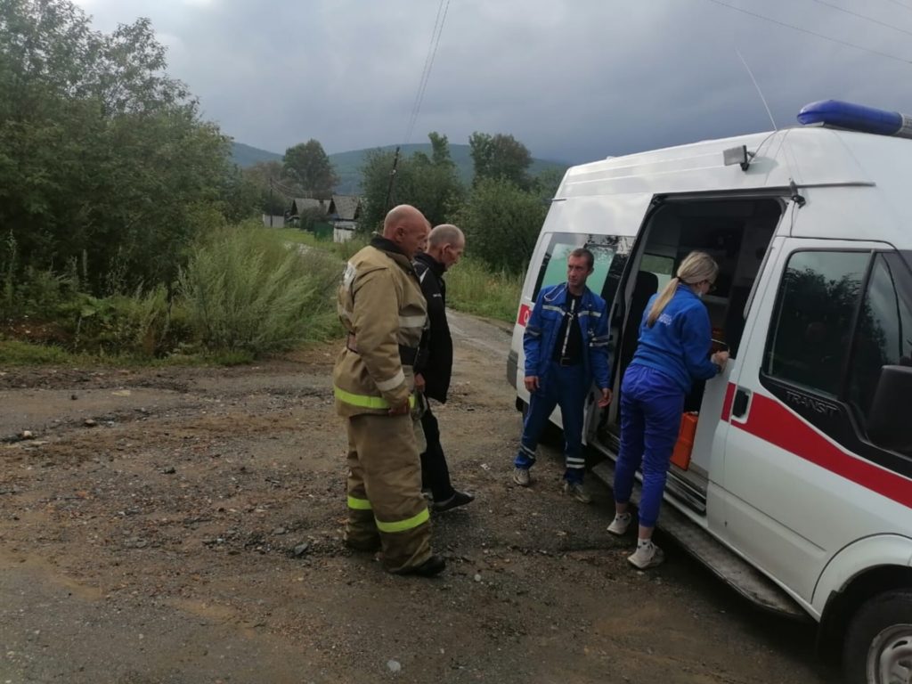 Престарелый мужчина, которому стало плохо, чуть не остался без помощи из-за потопа в селе Магнитка