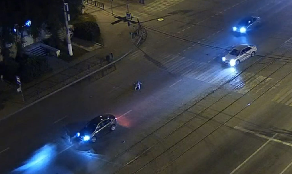 Одни шли медленно на "желтый", другой летел, будто не снижая скорости?!