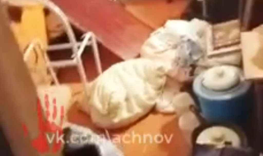 Выкидывают испражнения из окна и ночами воют, как собаки!