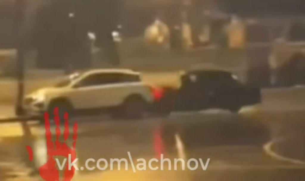 В Кыштыме дрифтер протаранил припаркованное авто