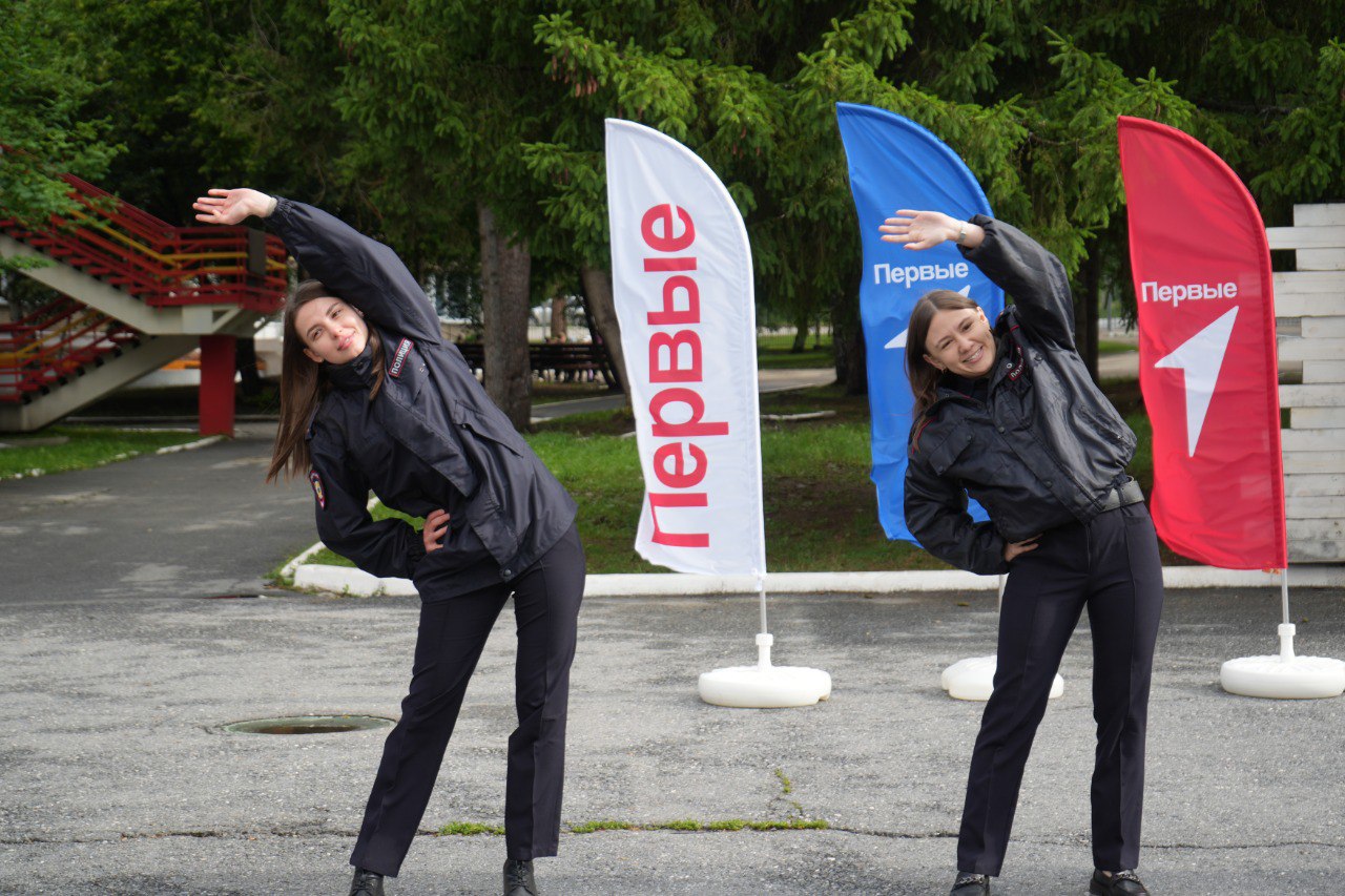 Зарядка с полицейскими