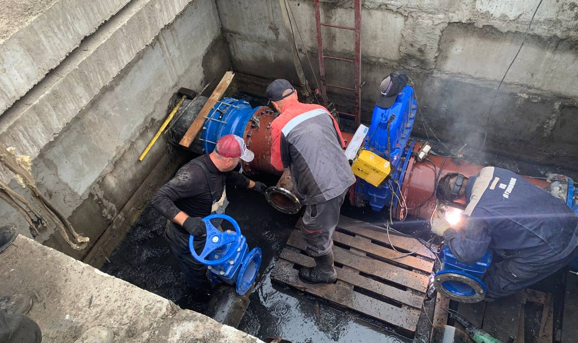 В Чурилово коммунальщики досрочно завершили ремонт водовода