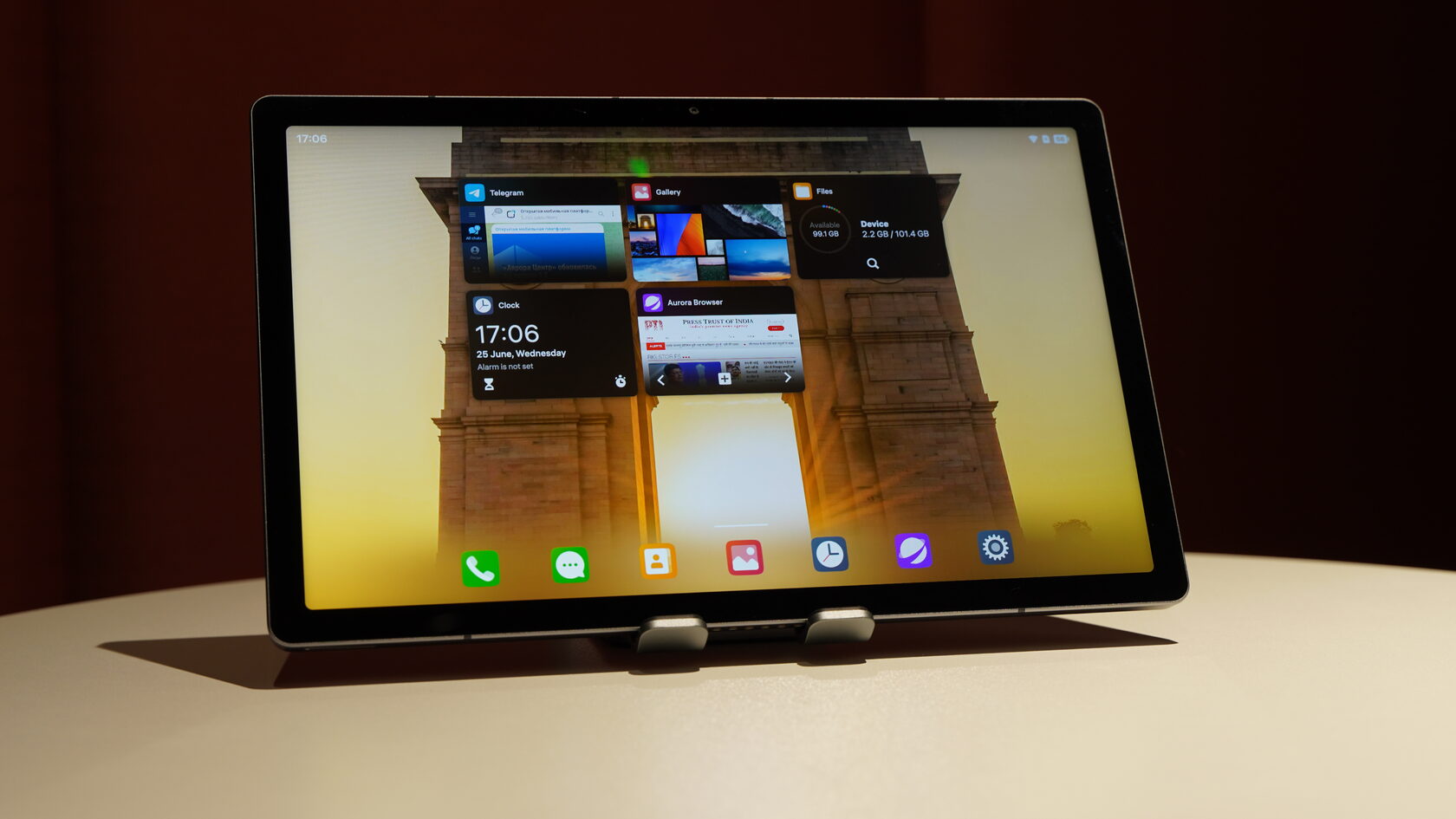 Планшет с Аврора ОС