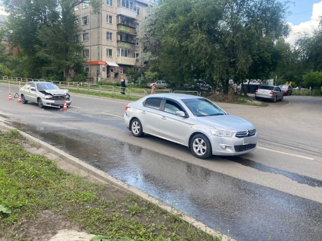 Автоледи из Магнитогорска попала в ДТП 