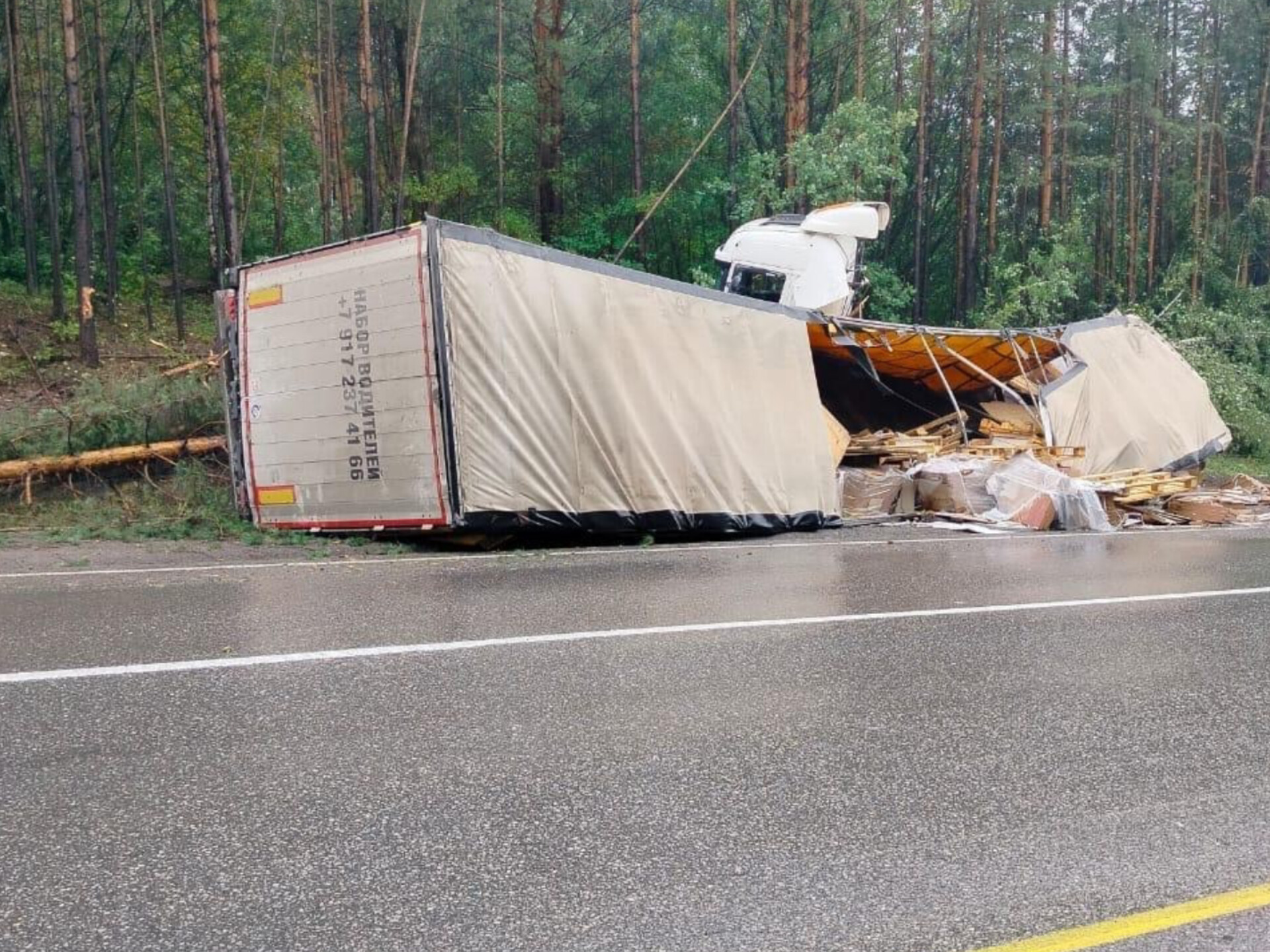 Грузовик разбился между Юрюзанью и Усть-Катавом