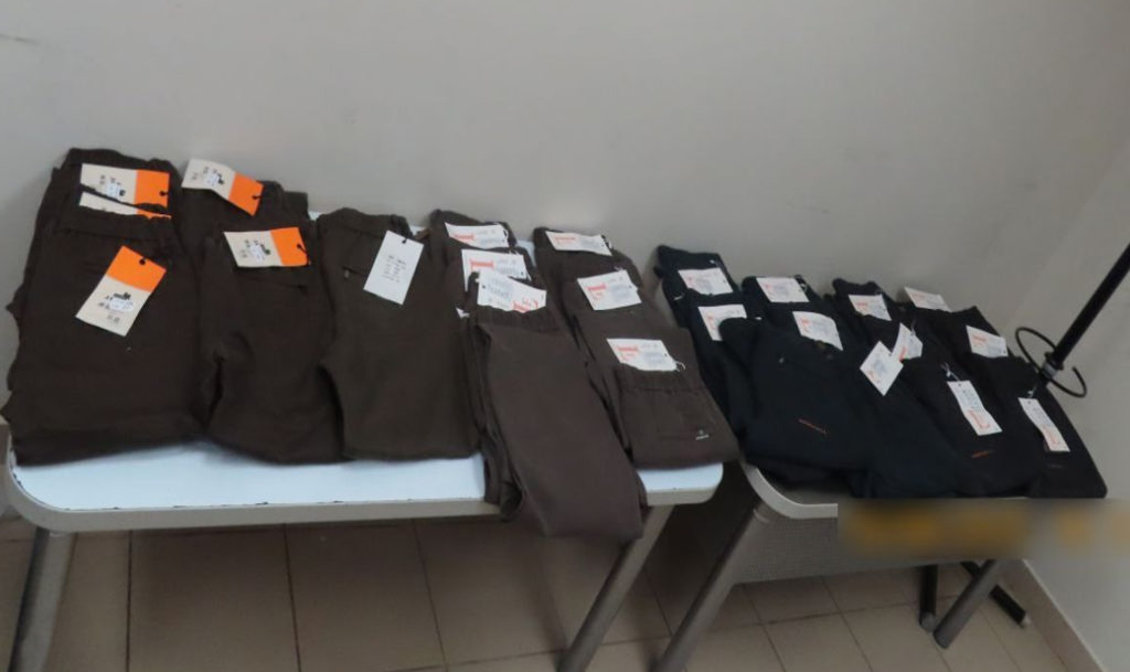 Партию одежды не пропустили в челябинском аэропорту