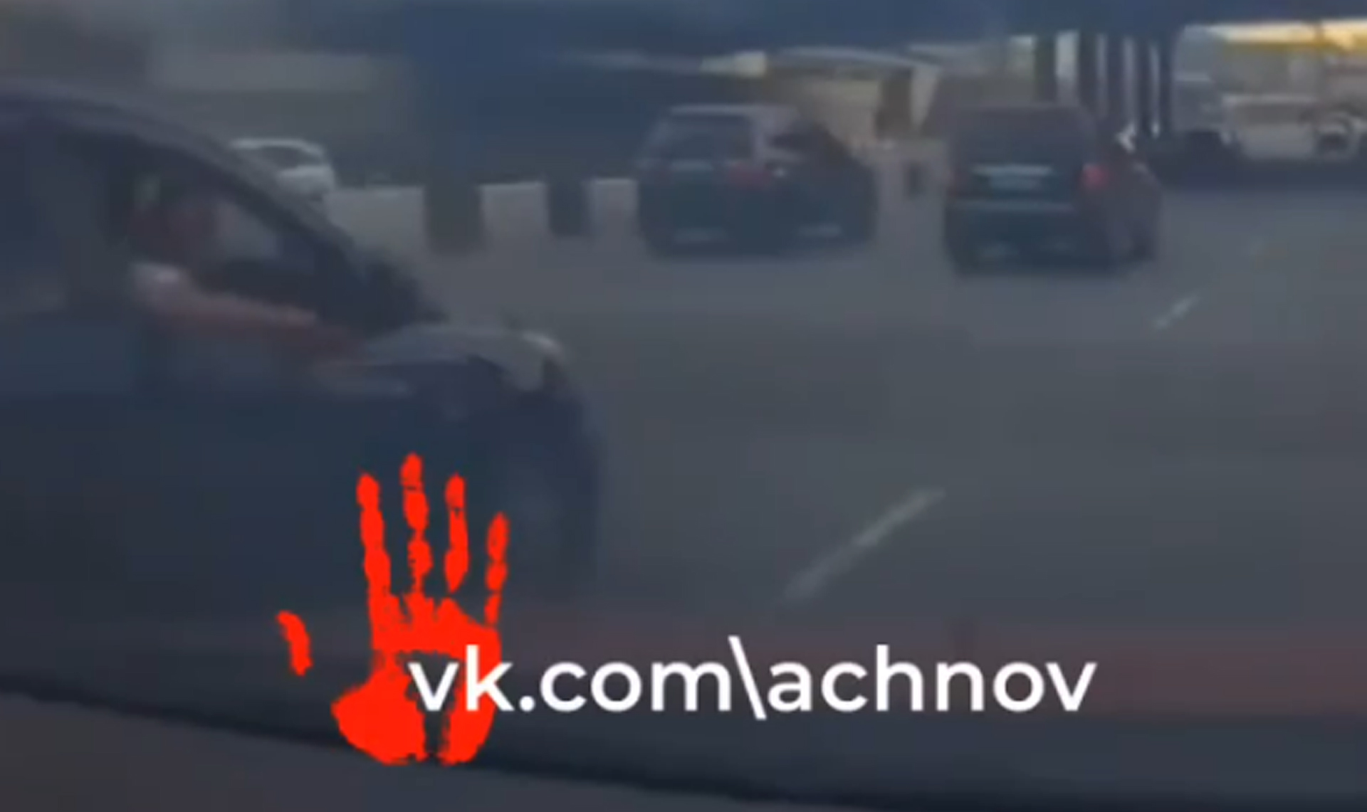 Безумный водитель устроил погоню по центру Челябинска за другим автомобилистом