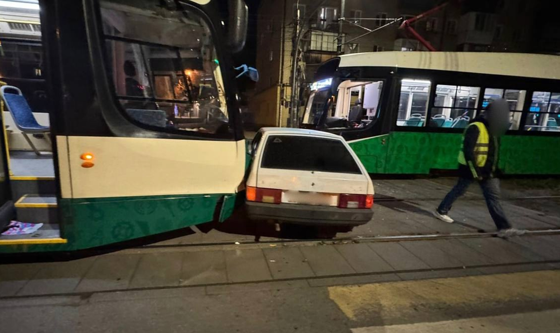 Парень, чья машина столкнулась с трамваем, ездил☝️ без прав и пьяным?!