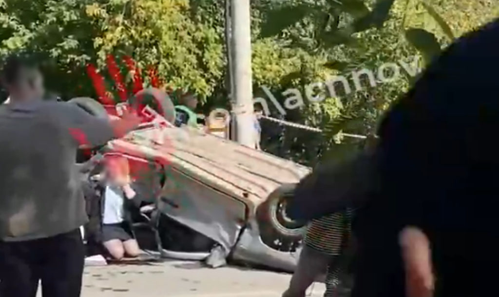 Травмы получил водитель служебной легковушки