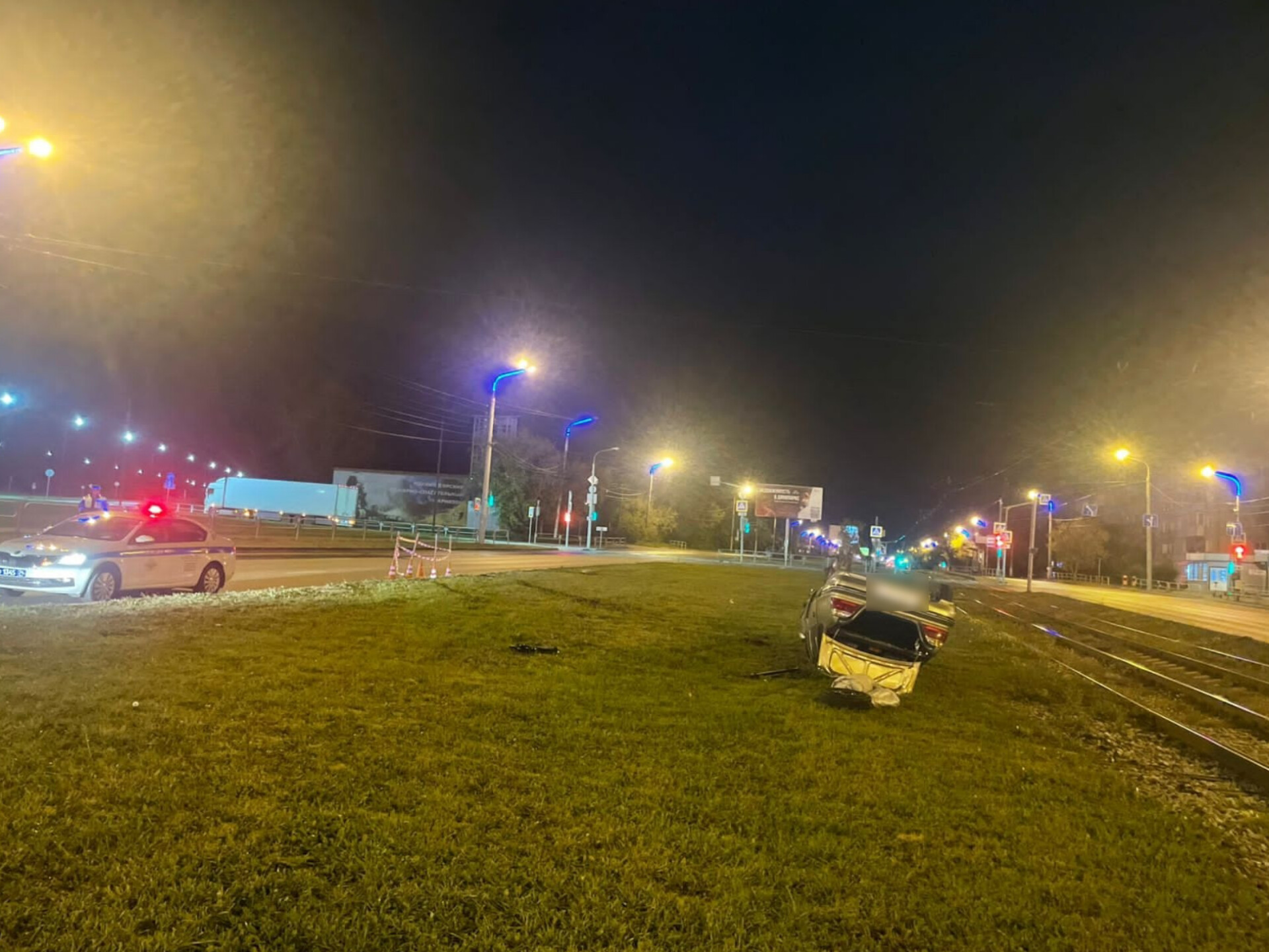 Фура протаранила легковушку в Магнитогорске! За рулём "Нексии" была девушка - она госпитализирована 