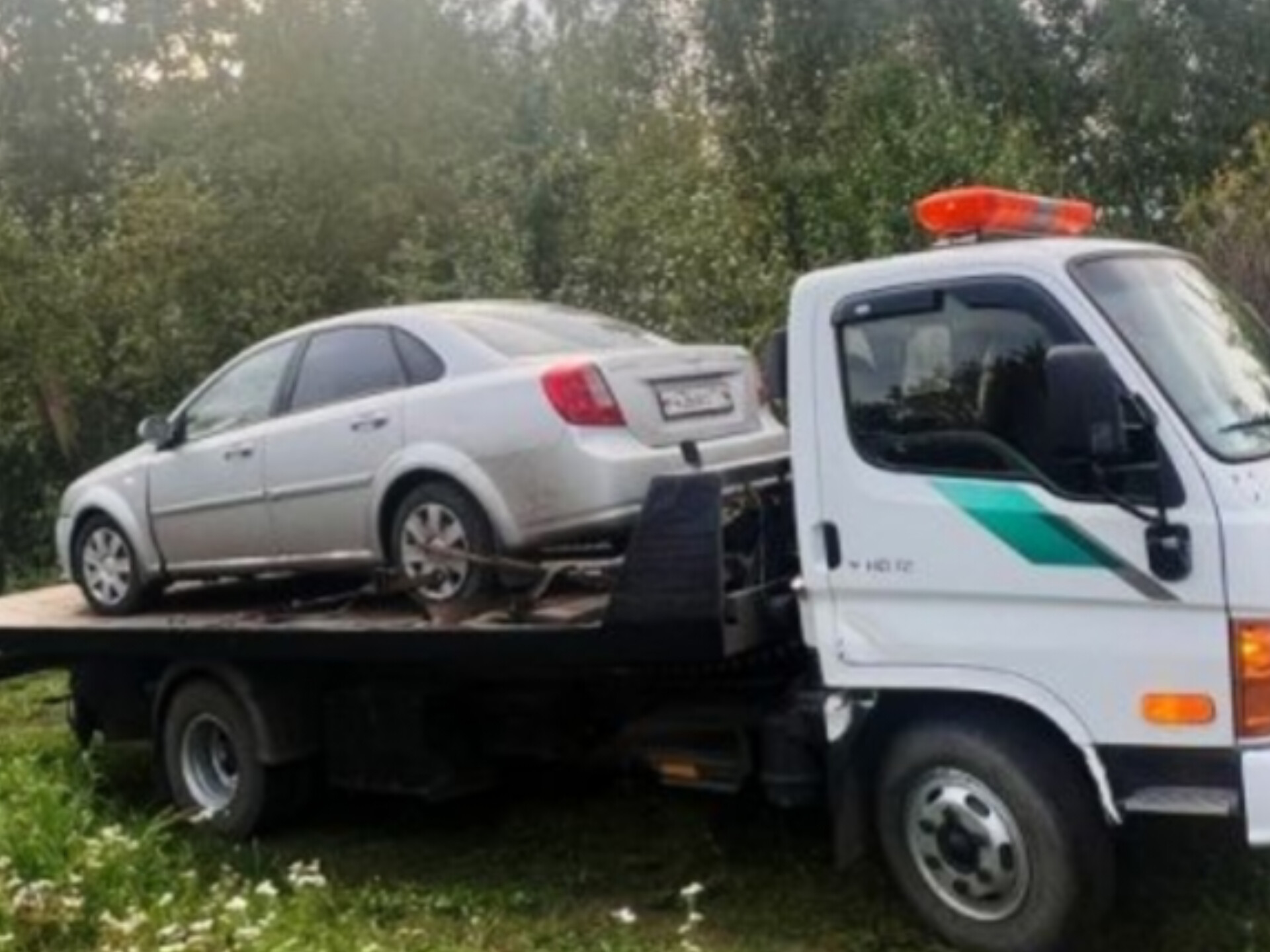 В долгах была девушка, в при виде полиции перепугался ее парень! Южноуралец дал деру на машине возлюбленной, когда встал вопрос об изъятии иномарки 